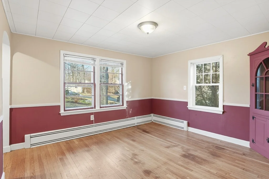 16 Liberty Dr, Shrewsbury