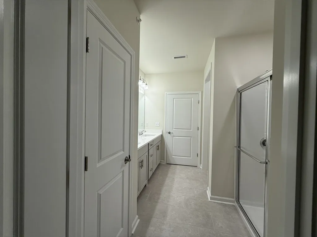 4 Winslow Ln, Grafton