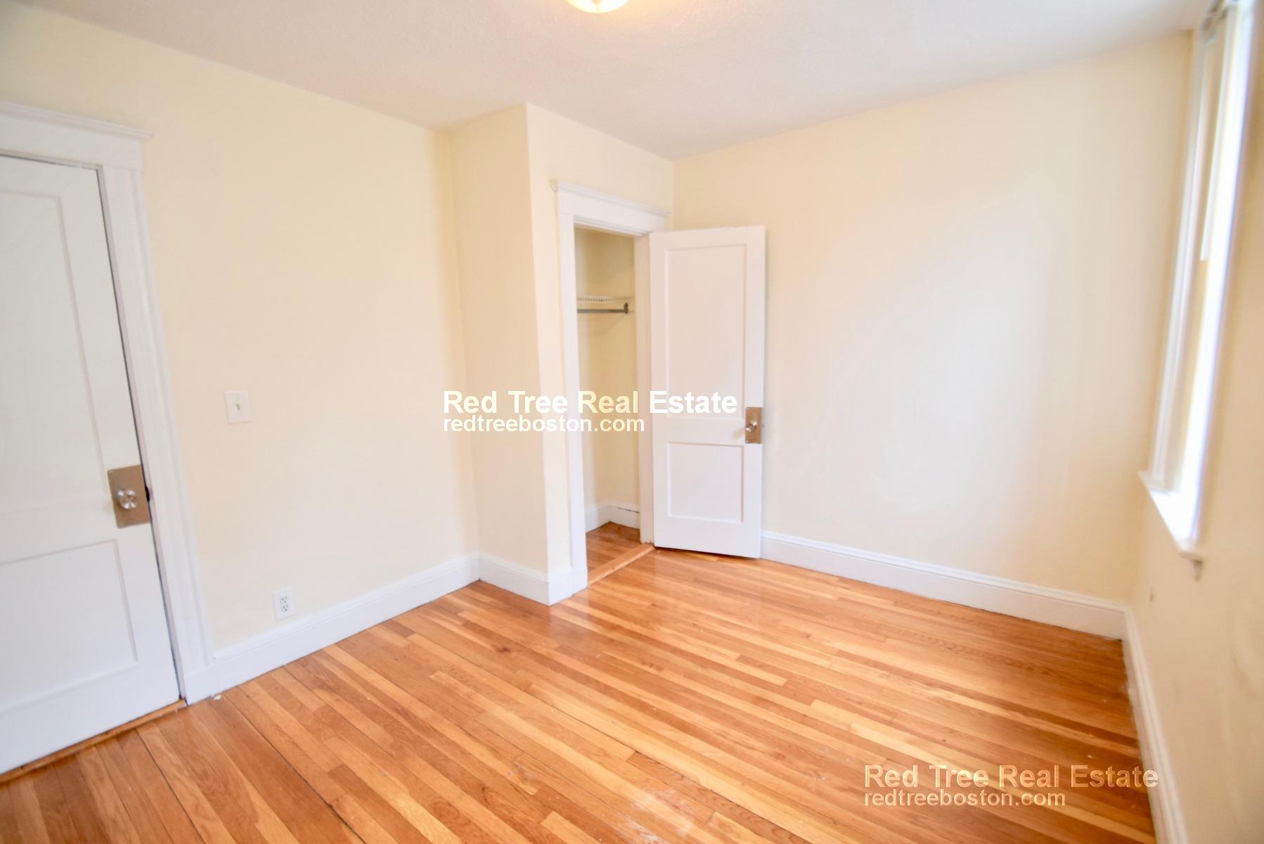 5 Barrows St, Allston