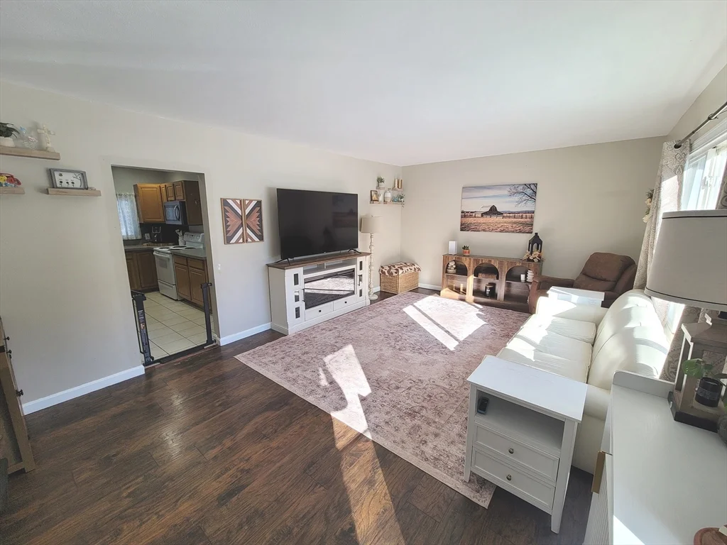 273 Forge Village Rd, Groton