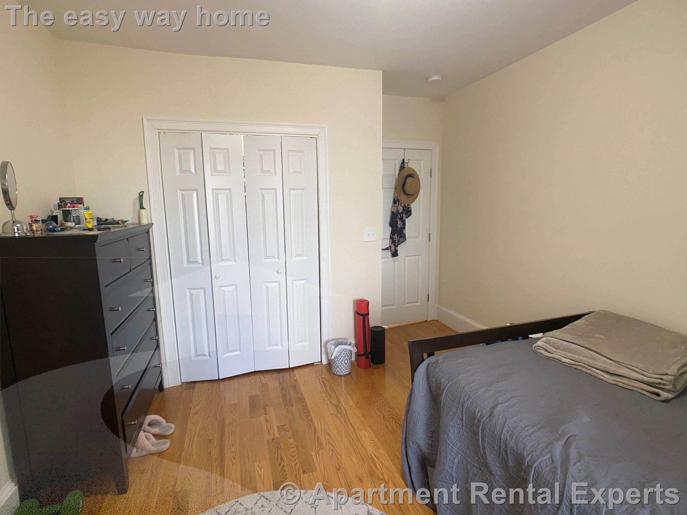 24 Willard Ave, Tufts