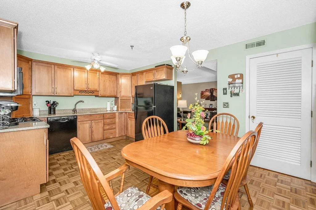 124 Tennis Plaza Rd, Dracut