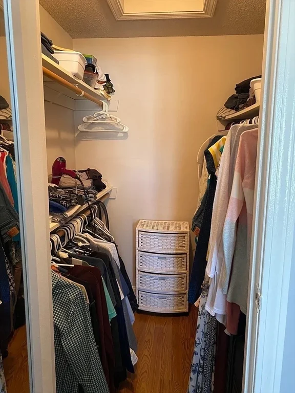 5 Thoreau Ct, Natick