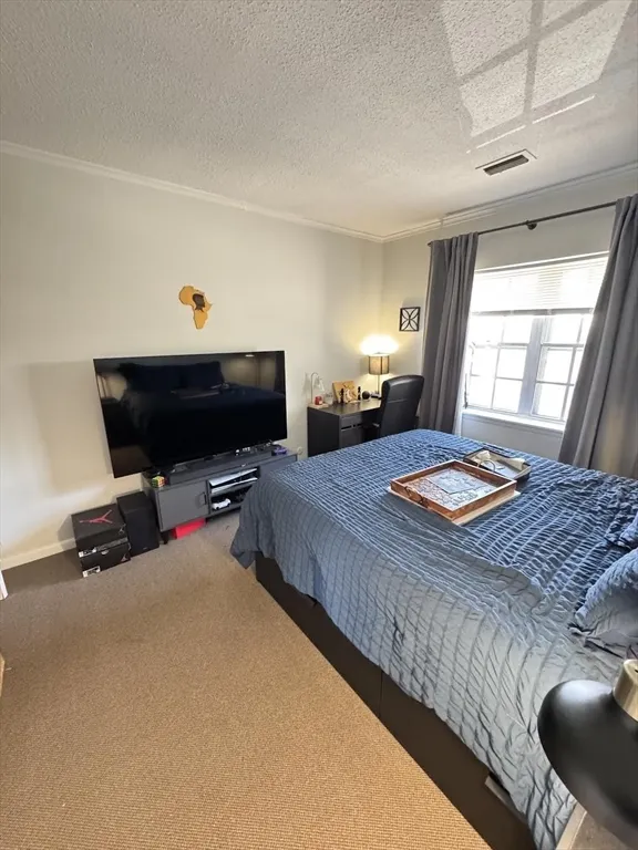 214 Lake Shore Rd, Oak Square