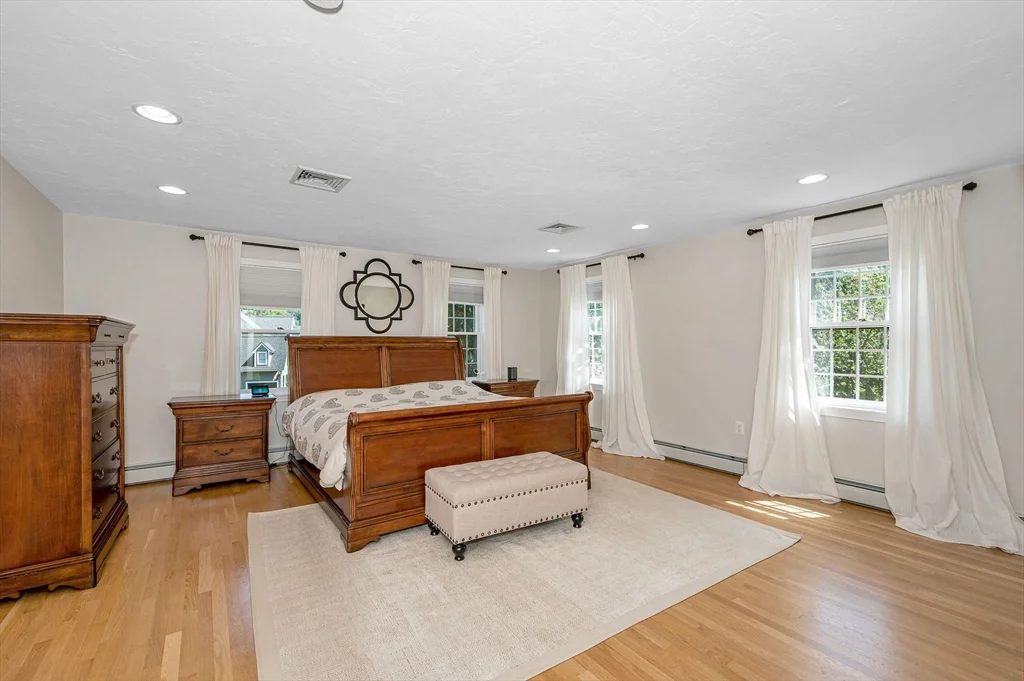 4 Nashoba Dr, Chelmsford