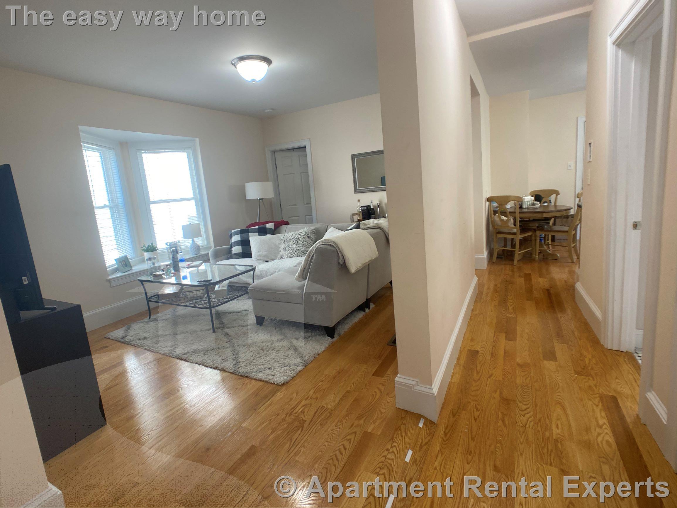 24 Willard Ave, Tufts