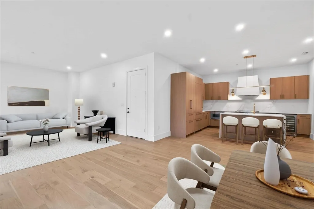 1114 Beacon, Newton Highlands