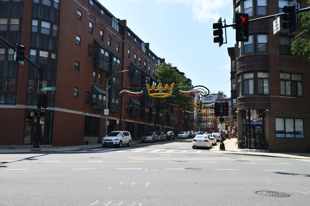 386 Commercial, North End