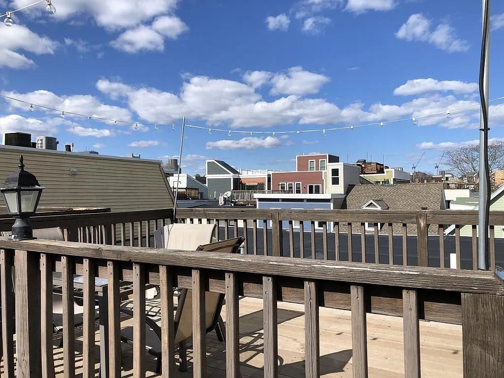 159 W 6th St, South Boston