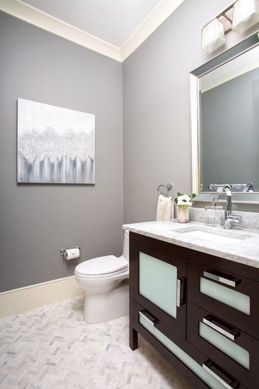 1580 Beacon St, Waban