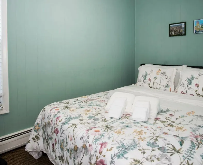 42 Everett St, East Boston