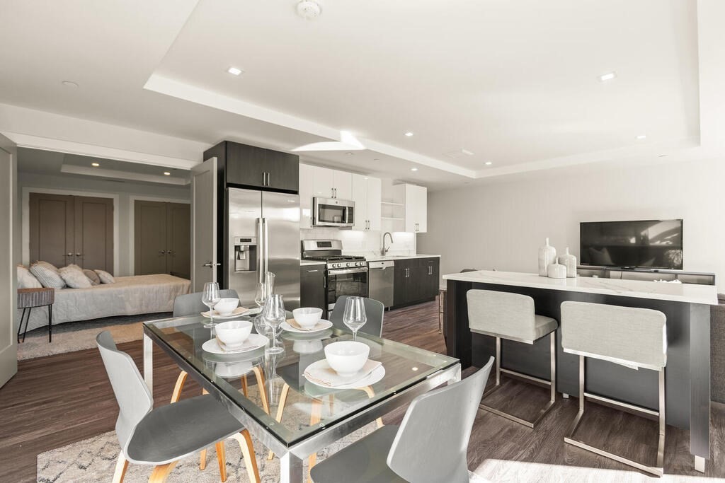 30 Collins Ave, Saugus