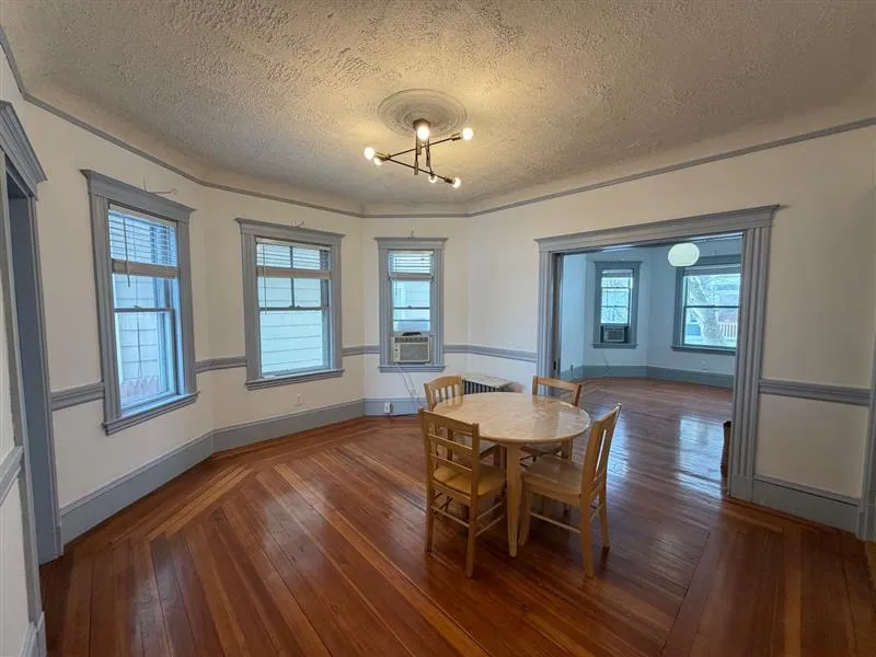 27 Gilman Ter, Winter Hill