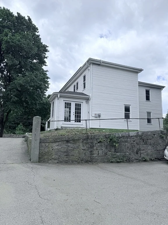 56 South Main St, Uxbridge