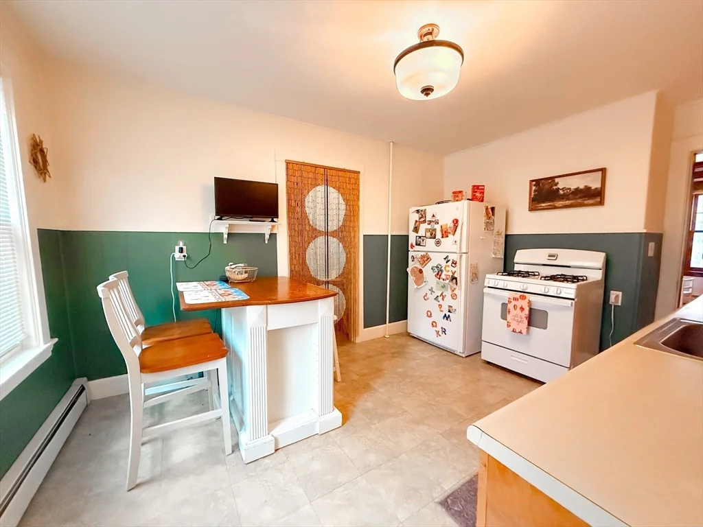 66 Riverview Ave, Waltham