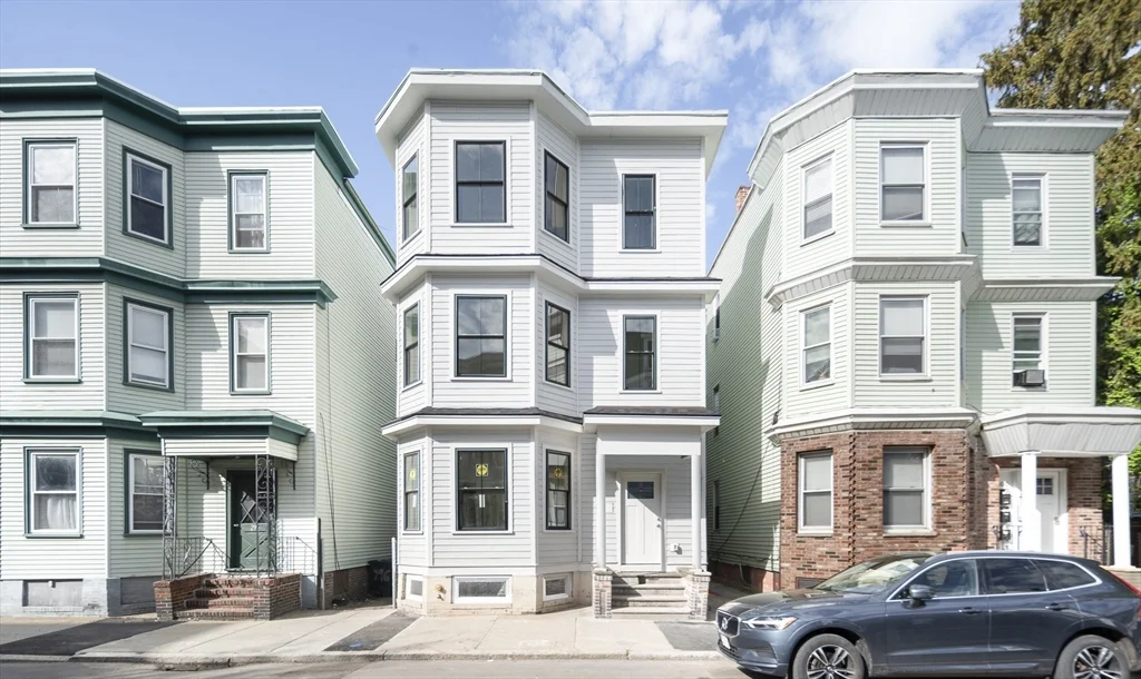 298 Maverick St, East Boston