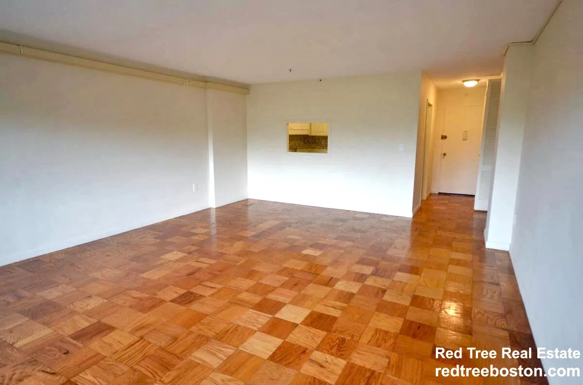 101 Monmouth St, Longwood