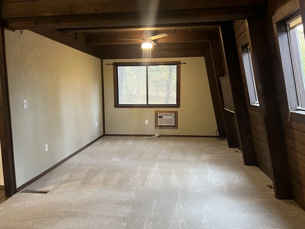 888 Salem St, Groveland