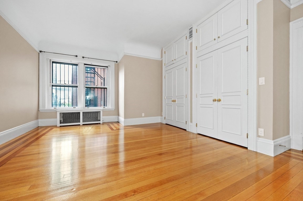 290 Commonwealth Ave, Back Bay