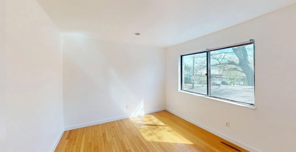 22-24 Broadlawn Park, Chestnut Hill