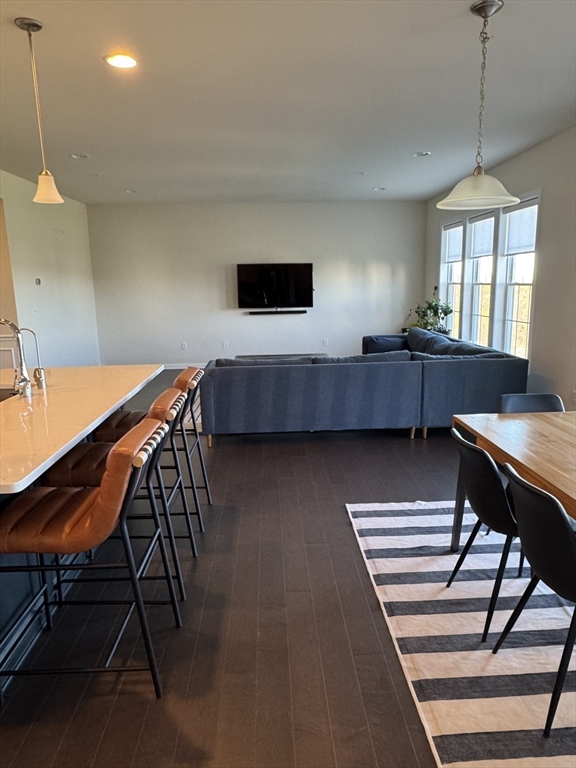 33 Poplar Ln, Hopkinton