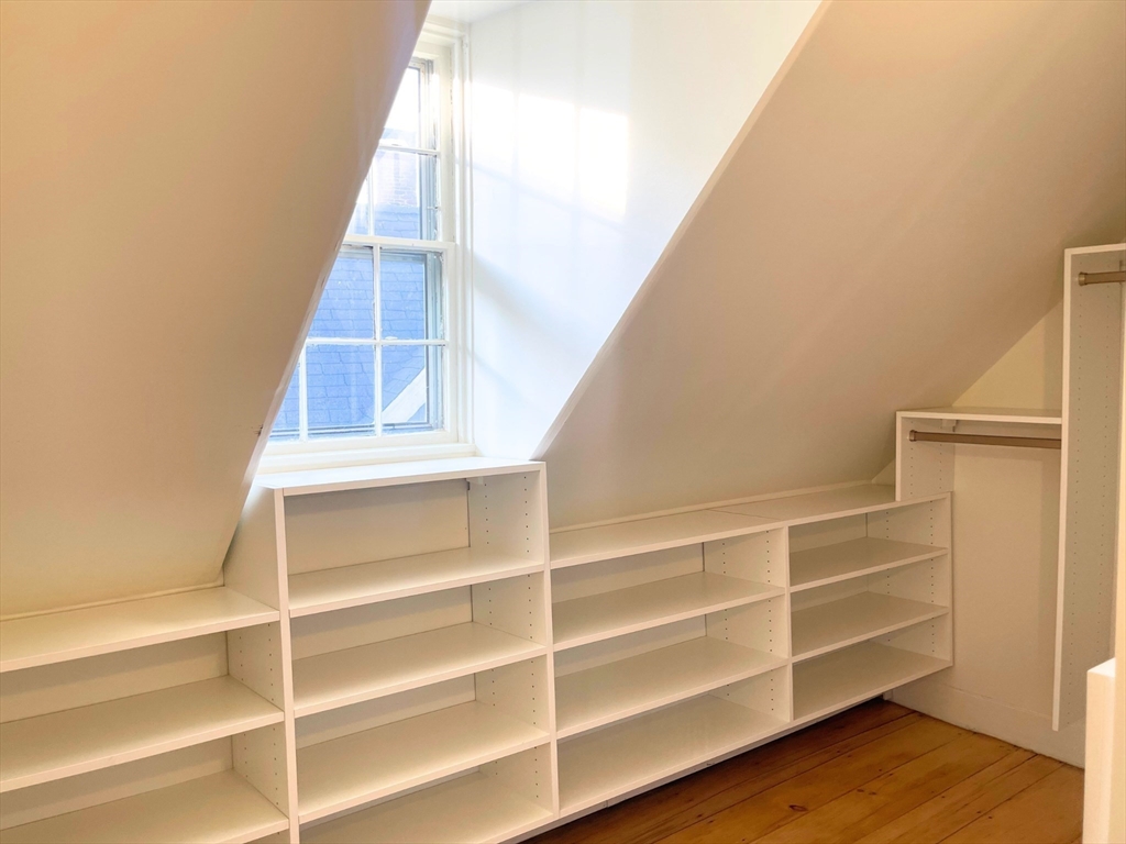 20 Pleasant St, Salem