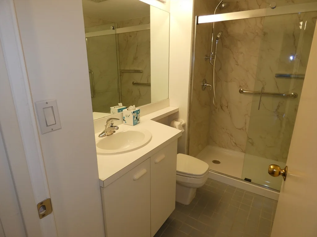 380 Place Ln, Woburn