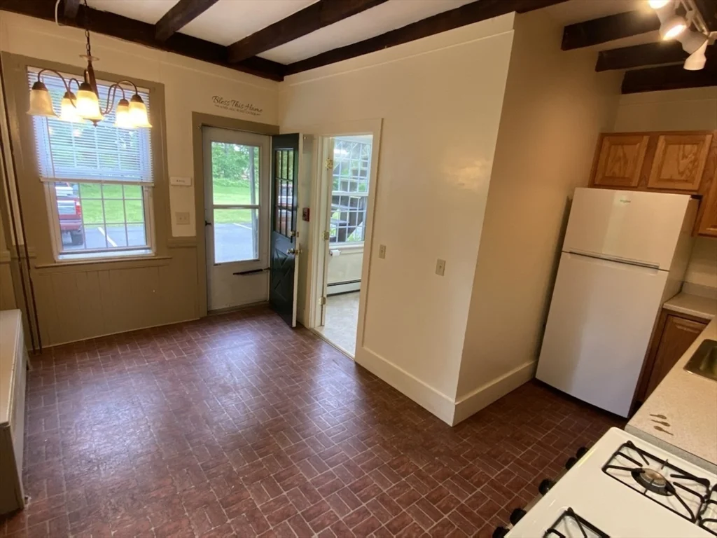 797 Main St, Amherst