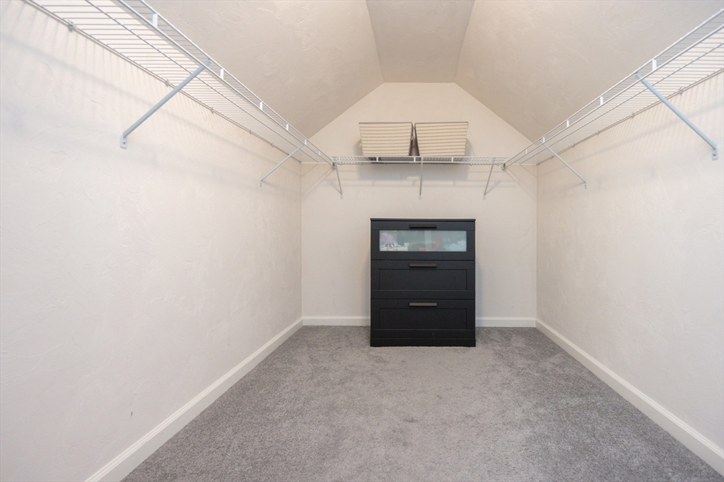 7 Willow Brook Ln, Blackstone