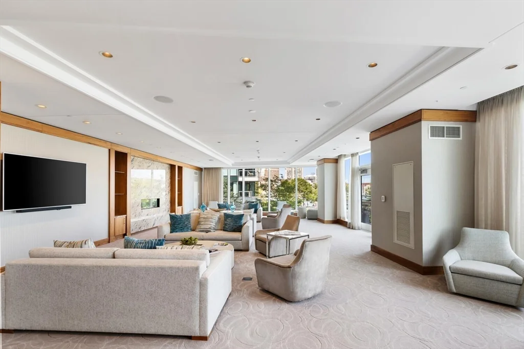 50 Liberty Dr, Seaport District