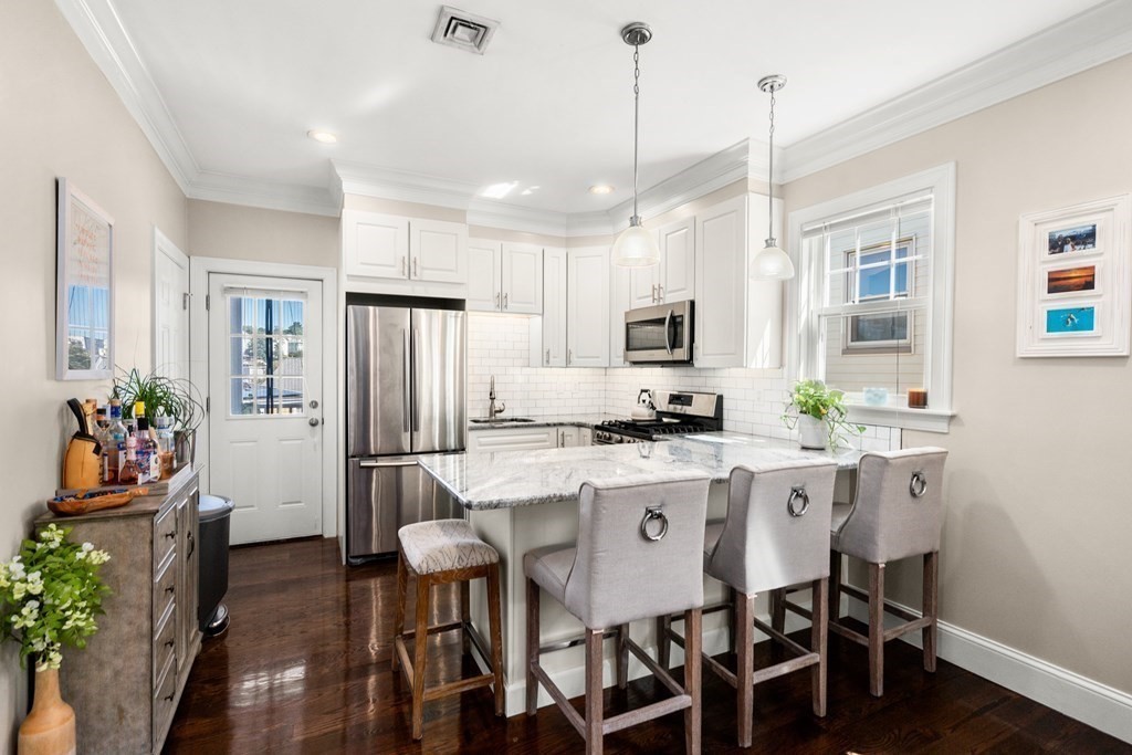 1048 Saratoga St, Boston