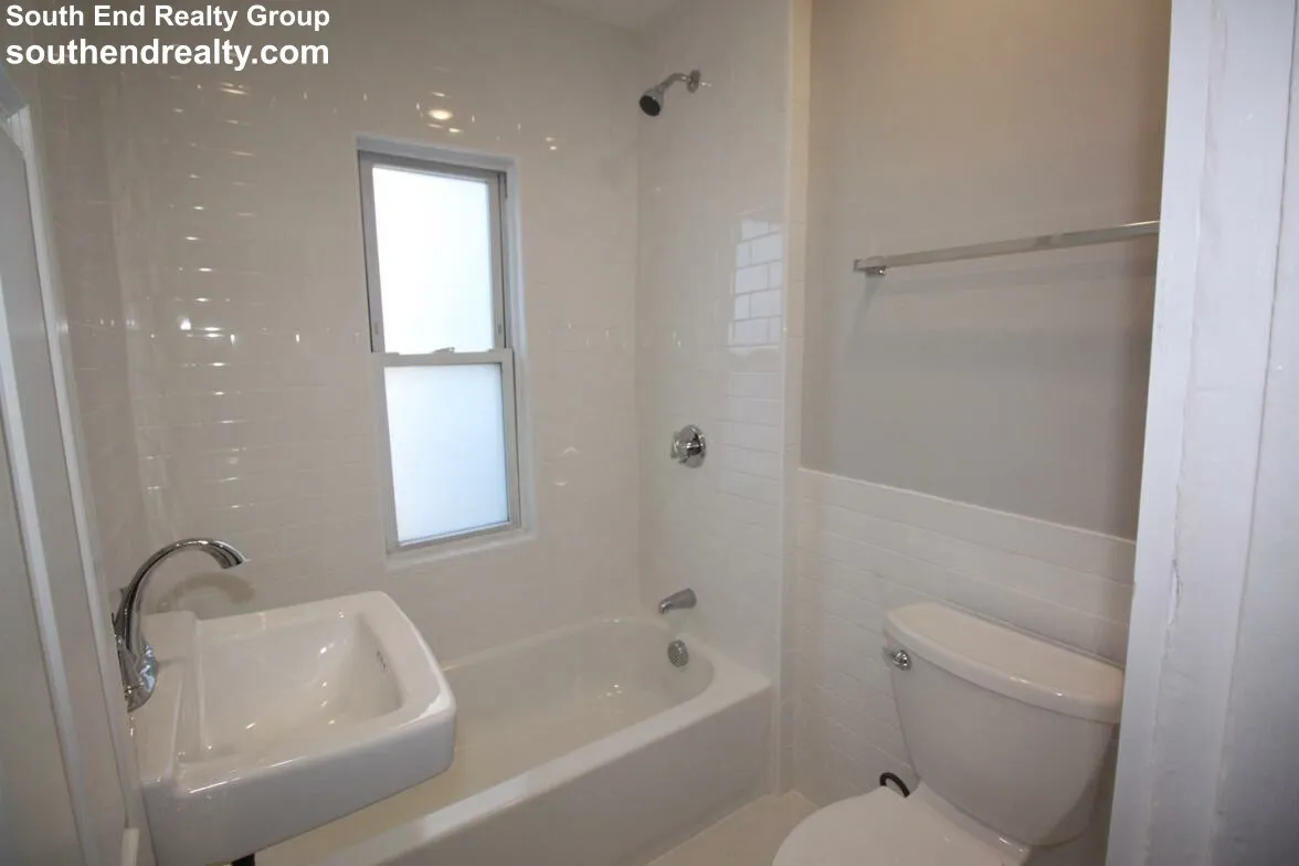 12 Albion Pl, Medford Street / The Neck