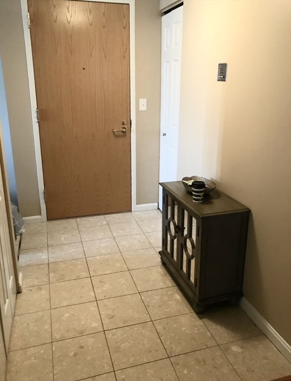 200 Ledgewood Dr, Stoneham