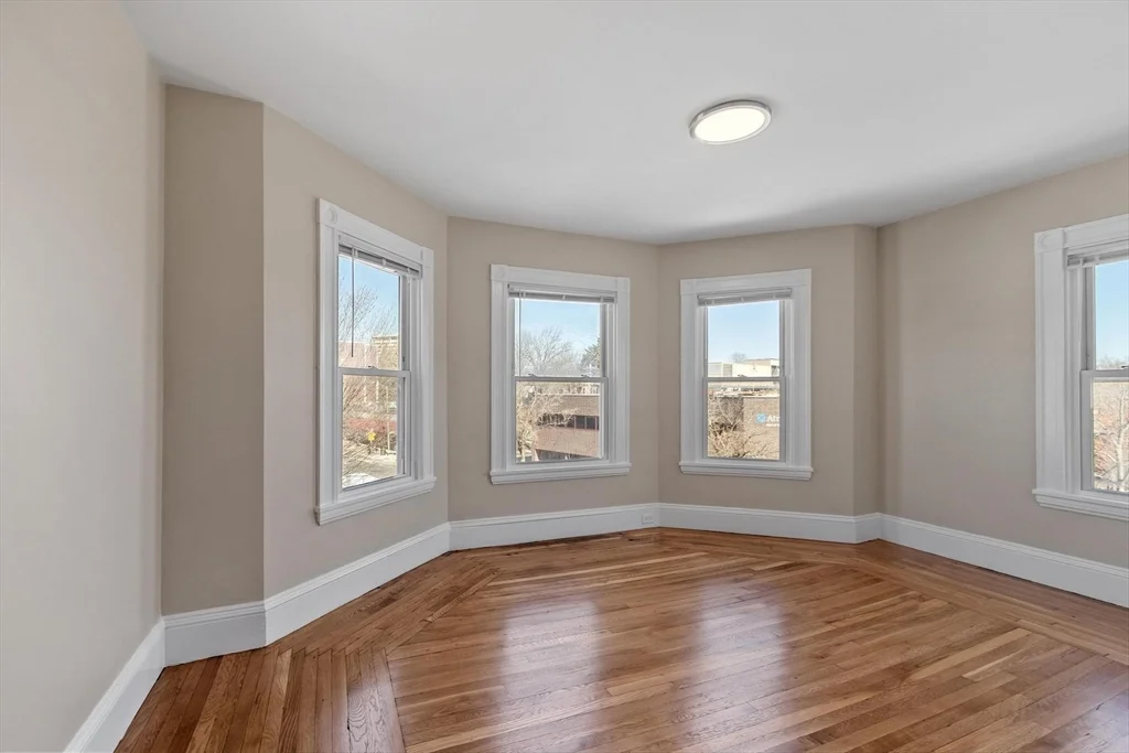 1590 Cambridge St, Mid-Cambridge