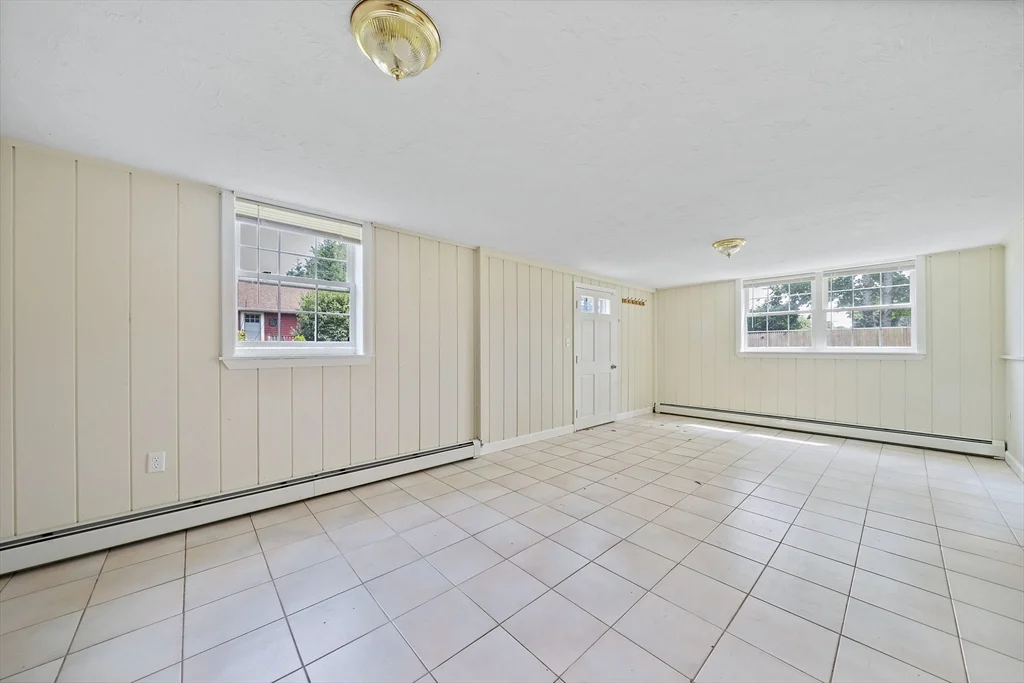 52 Beach St, Plymouth