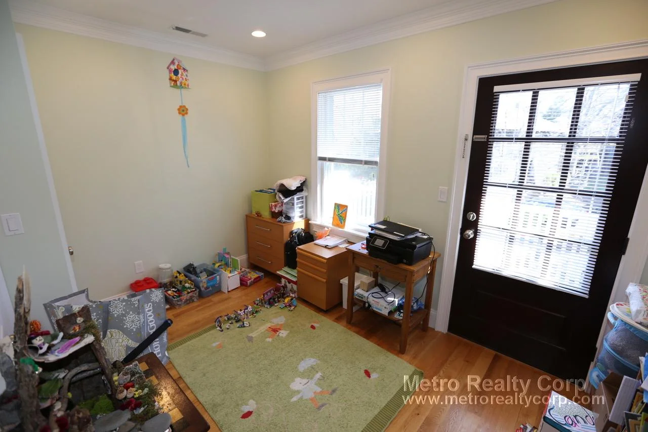 7 Acron Rd, Brookline Village