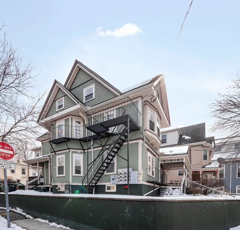 97 College Ave, Powder House Square