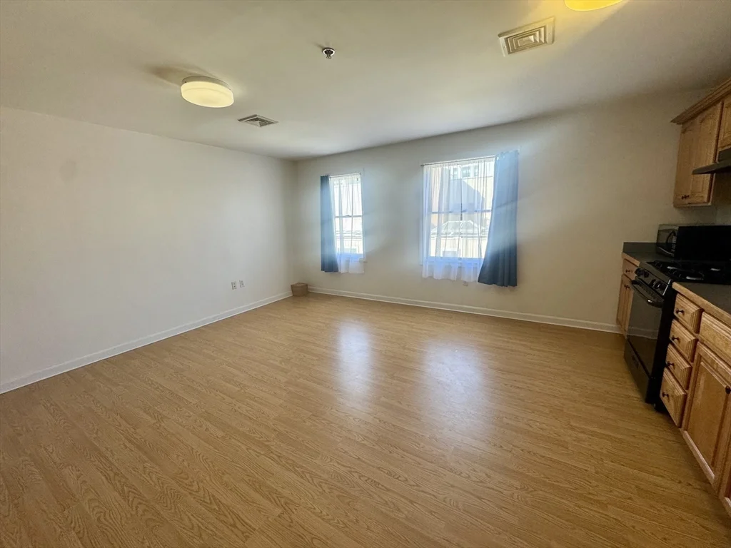 145 Union St, Center