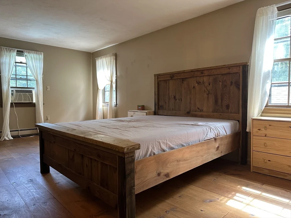 4 Chestnut St, Hopkinton