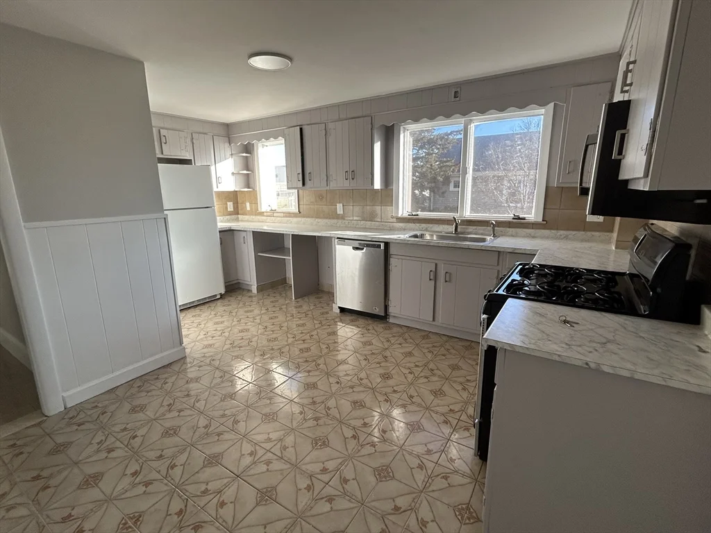 21-21a Carney St, Medford