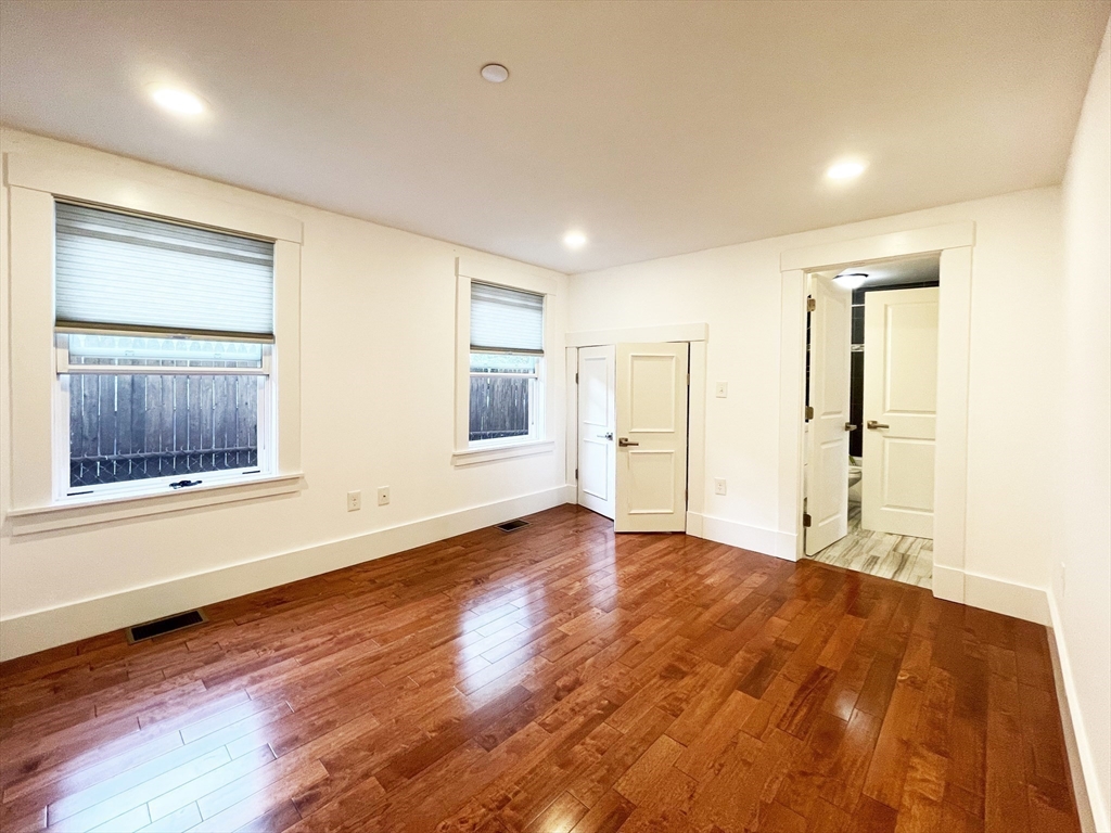 2 Auburn Ave, East Somerville