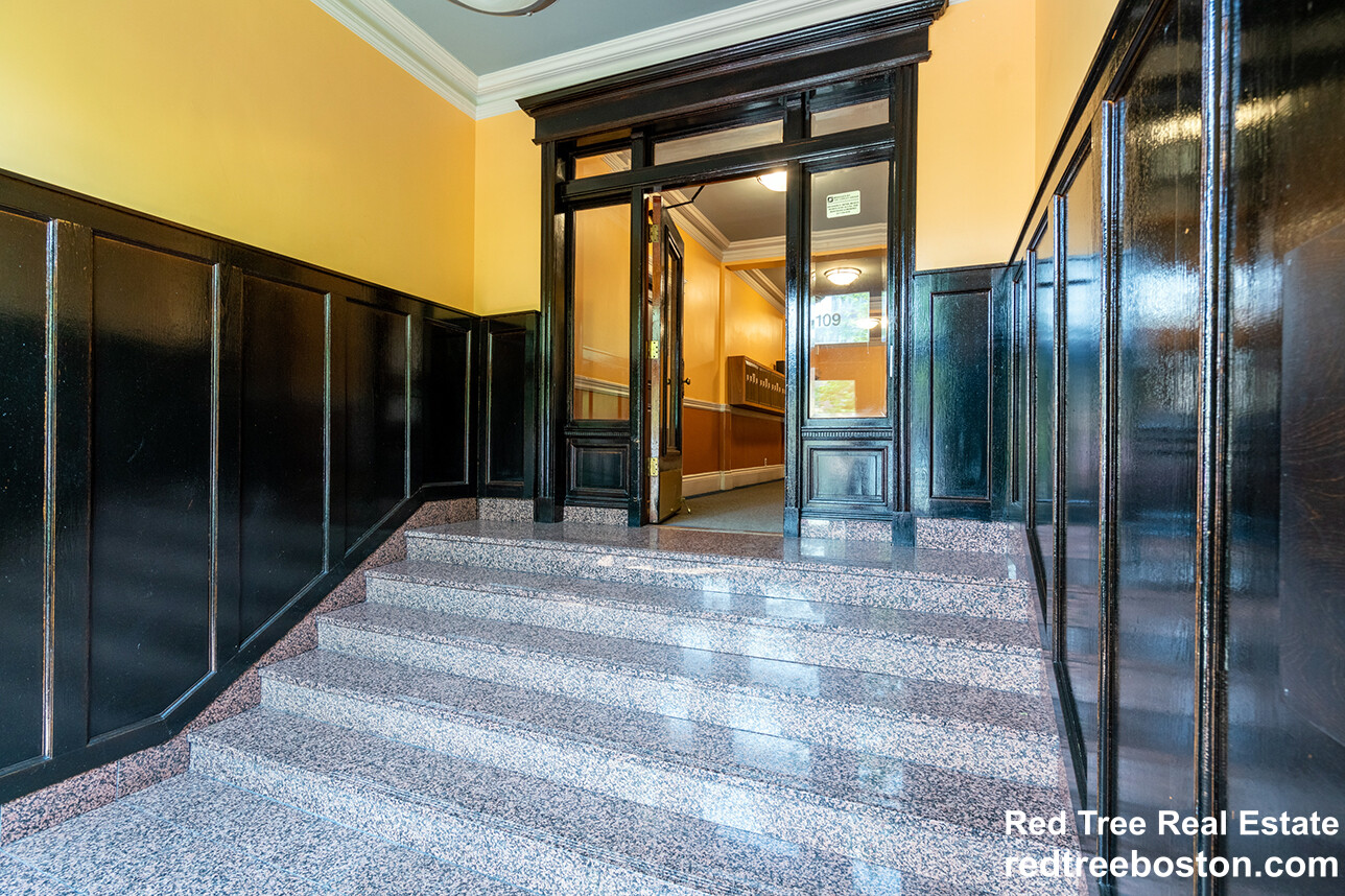 107 Queensberry St, Fenway