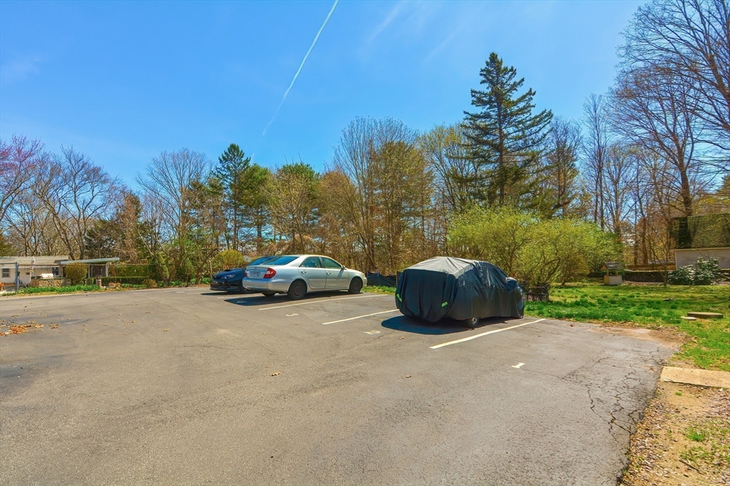 287 Walnut St, Stoughton