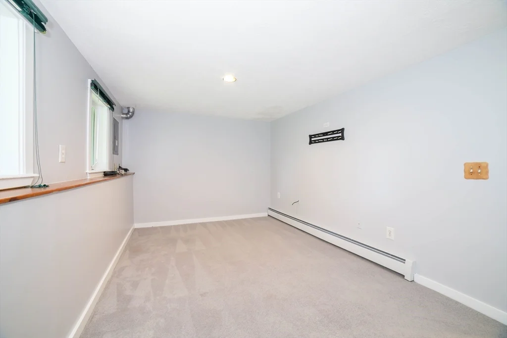 64 Camelot Dr, Tatnuck