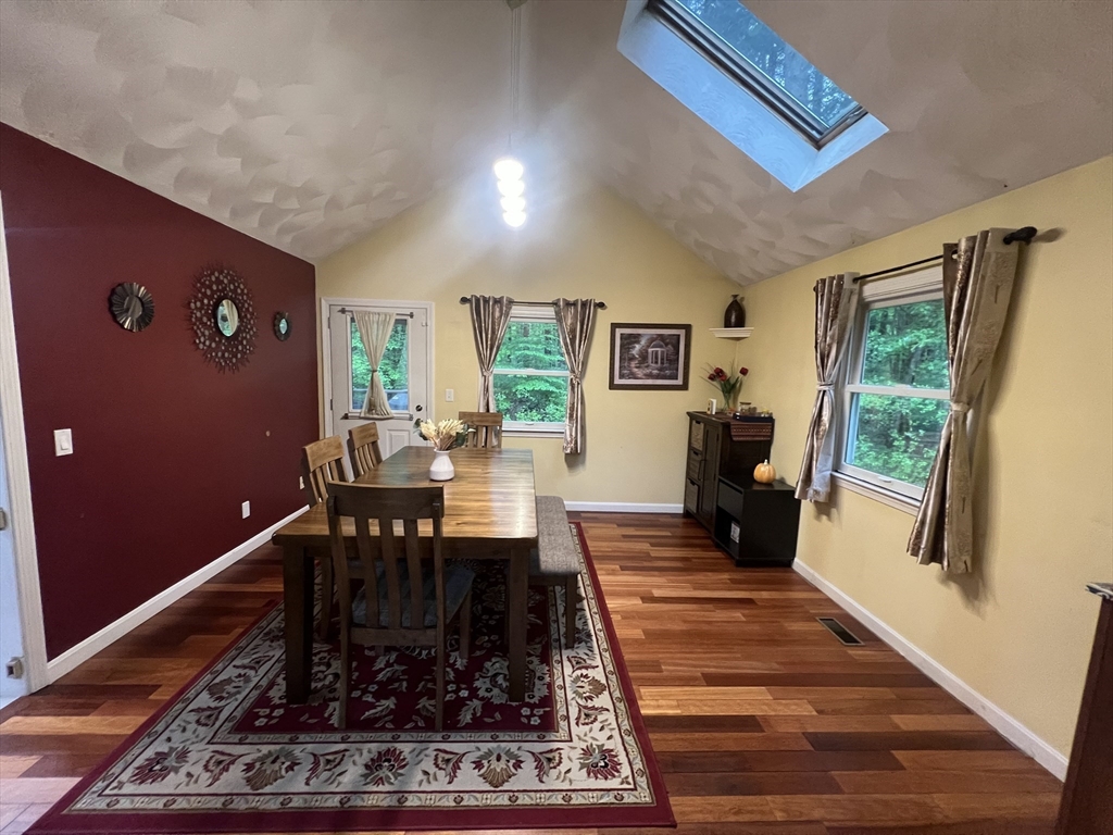 45 Winterberry Way, Bedford