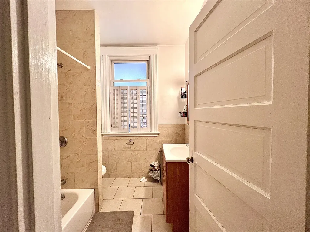 148 Strathmore Rd, Brighton