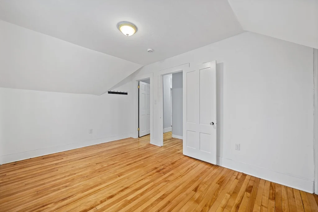 656 Grove St, Worcester