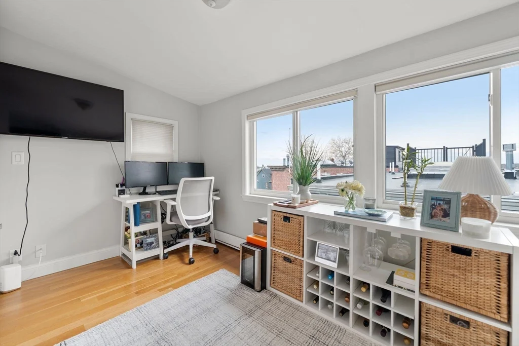 695 E 8th St, South Boston