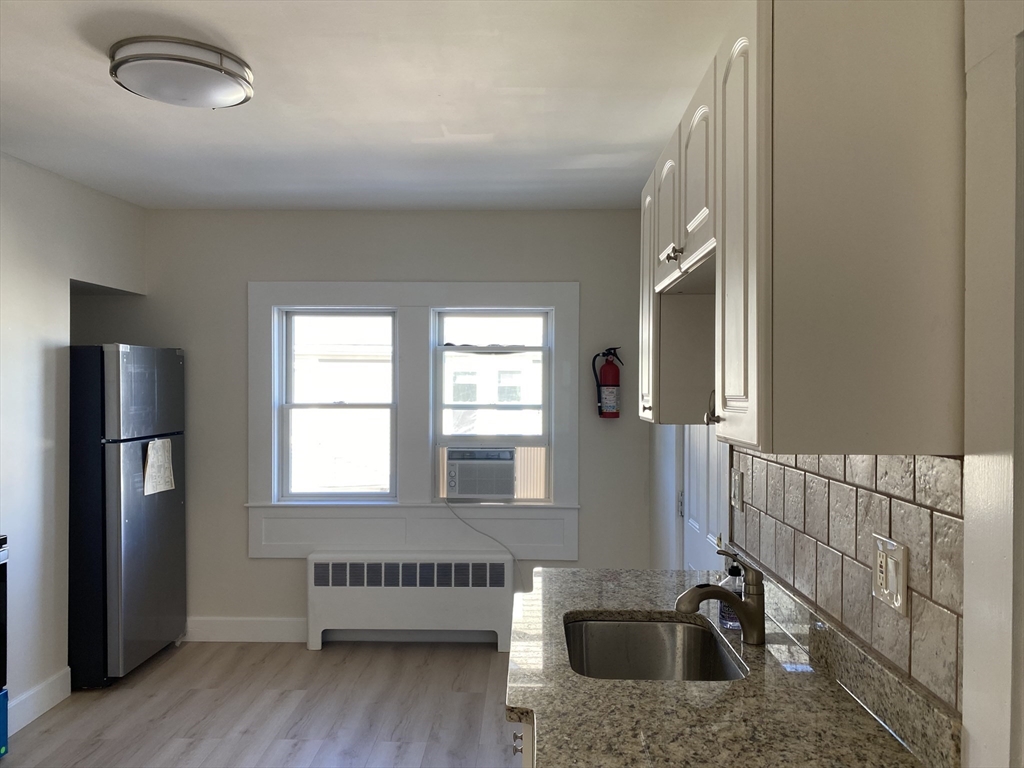 18 Highland Ter, Needham