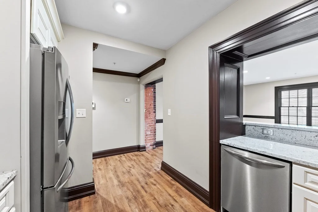 6 Main St Ext, Downtown